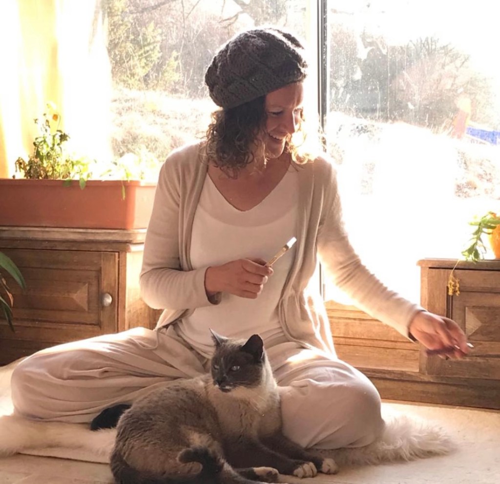 Elvira Yoga Gong Marseille